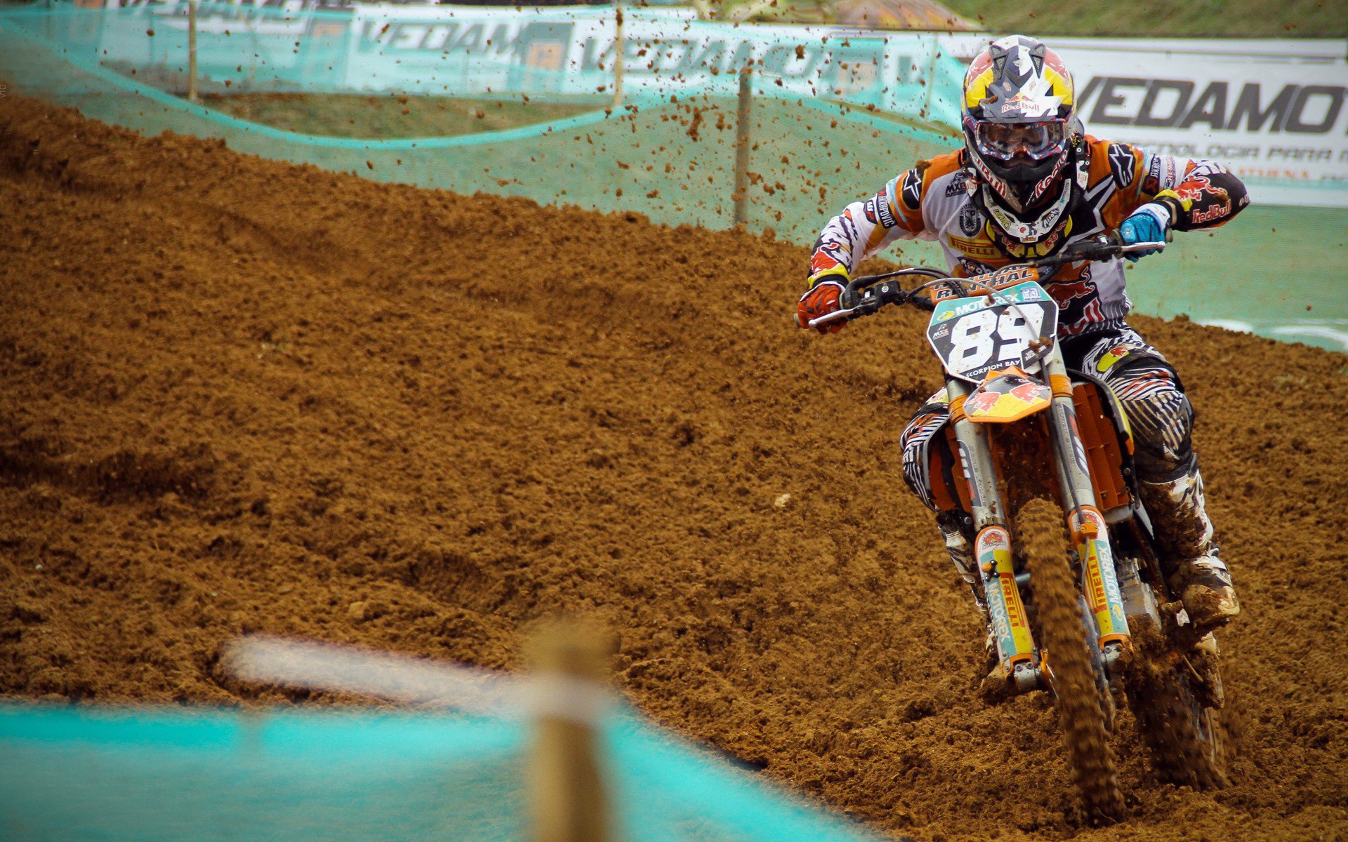 鏖战马里,卢卡库一锤定音,莱比锡红牛欧冠关键战的战术与英雄