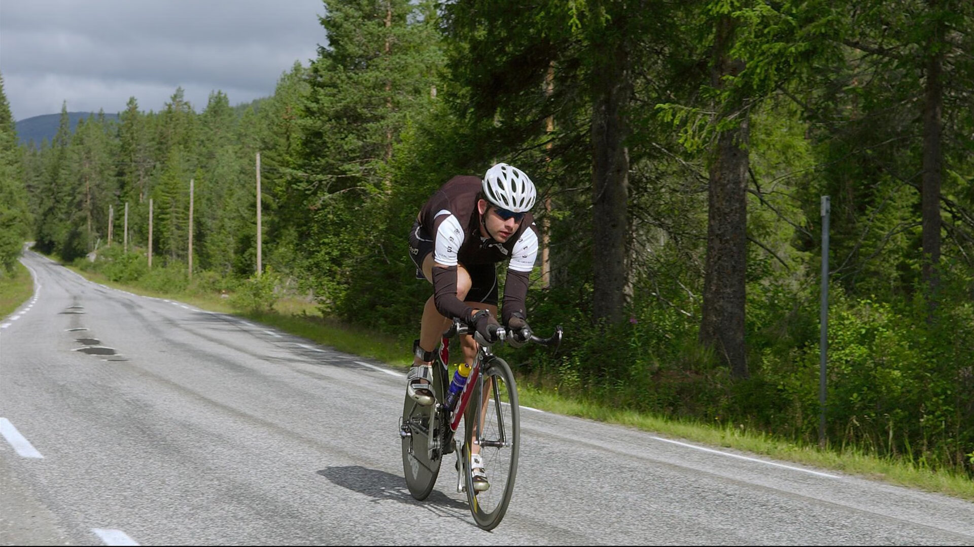 赛道上的冰与火之歌，红牛二队逆转威廉姆斯，汉密尔顿统治全场
